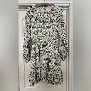 Umgee ruffled balloon sleeve green & ivory print dress. Hits mid-thigh. Lined.